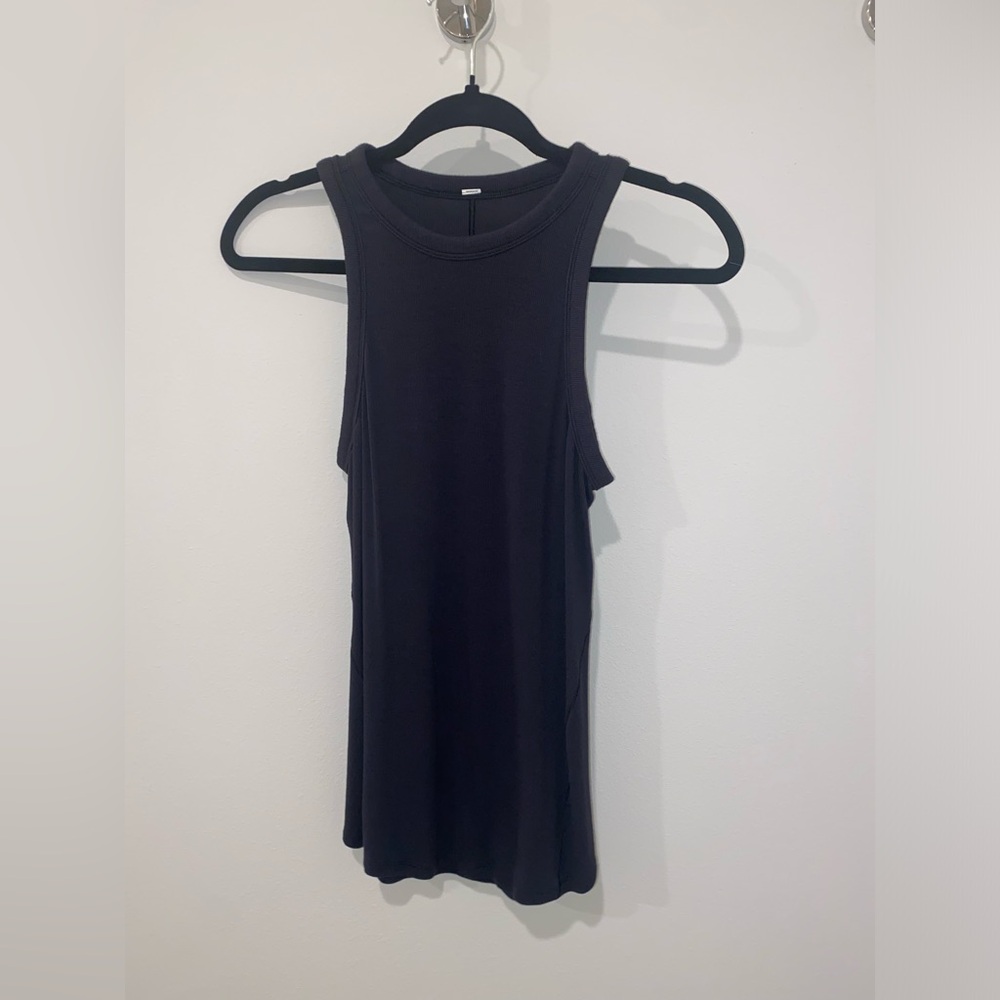 Lululemon “Hold tight” tank